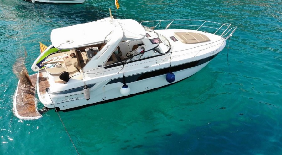 Bavaria 35 Sport au mouillage Empuriabrava