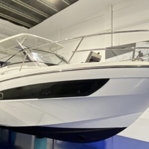 Jeanneau Cap Camarat 10,50 WA vue à terre Empuriabrava