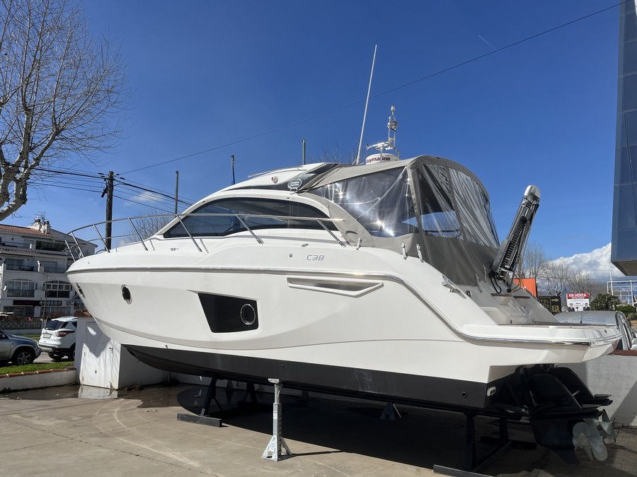 Sessa C 38 vue babord Empuriabrava.