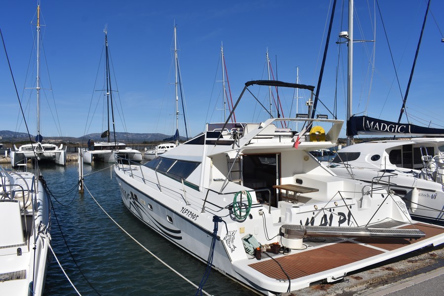 EUPHORIE 40 - JEANTOT - vue arriere à quai Empuriabrava