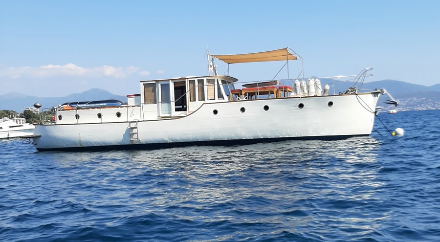 AMIRA- CURTIS LOOE - MOUILLAGE Empuriabrava