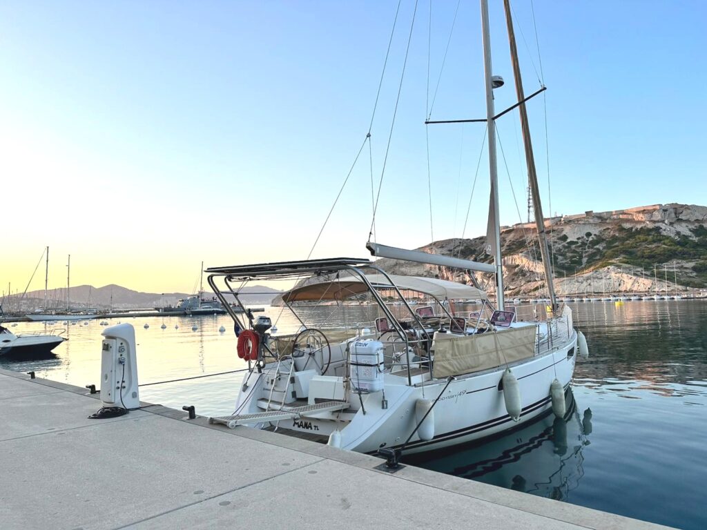 Jeanneau Sun Odyssey 49.1 arrière à quai Empuriabrava