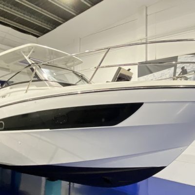 Jeanneau Cap Camarat 10,50 WA vue à terre Empuriabrava