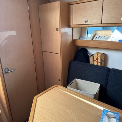 Bavaria 35 Sport salon intérieur Empuriabrava