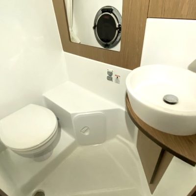 10 Beneteau Gran Turismo 34 salle de bain