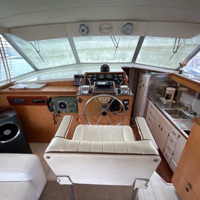Bertram 46.6 poste de pilotage intérieur Empuriabrava