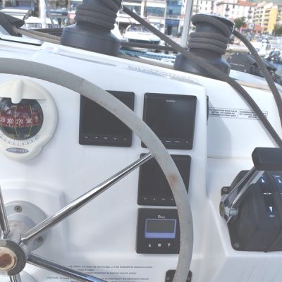 Fountaine Pajot isla 40 vue poste de pilotage Fountaine Pajot isla 40 vue arrière babord Empuriabrava