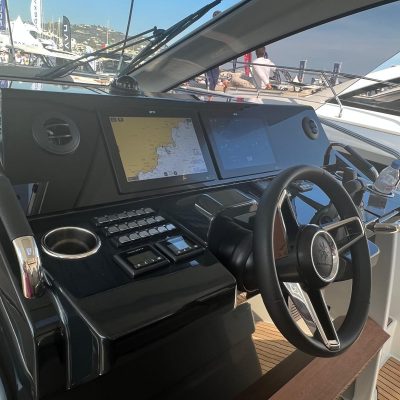 Jeanneau DB 37 console de pilotage Empuriabrava