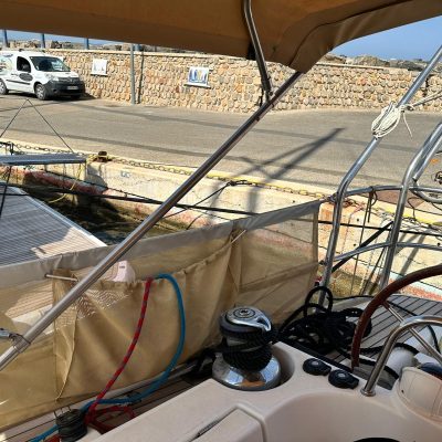 Jeanneau Sun Odyssey 49.1 à quai Empuriabrava