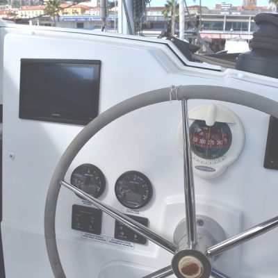 Fountaine Pajot isla 40 vue tableau de bord Fountaine Pajot isla 40 vue arrière babord Empuriabrava