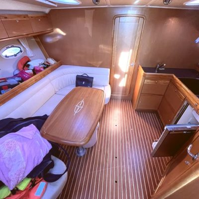 Bavaria 37 Sport salon intérieur Empuriabrava