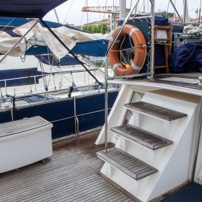 12 GRAND BANKS 42 COCKPIT