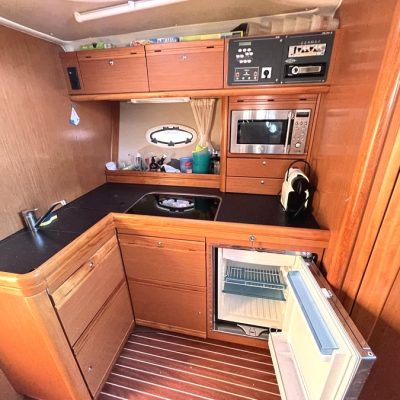 Bavaria 37 Sport cuisine intérieur Empuriabrava