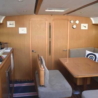 Jeanneau Sun Odyssey 49.1 intérieur Empuriabrava