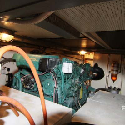 13 Neptunus 145 moteur