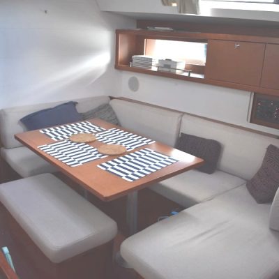 13 - OCEANIS 45 - BENETEAU - salon empuriabrava