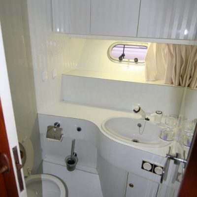 13.2 Neptunus 145 salle de bain