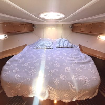 Bavaria 37 Sport cabine avant Empuriabrava