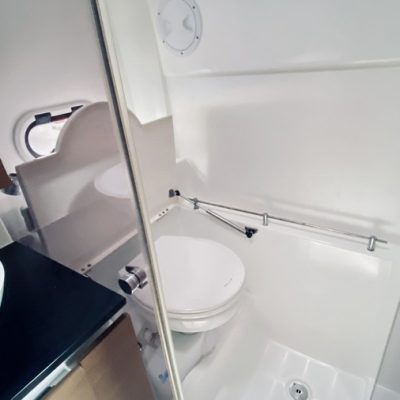 Jeanneau Cap Camarat 10,50 WA salle de bain Empuriabrava