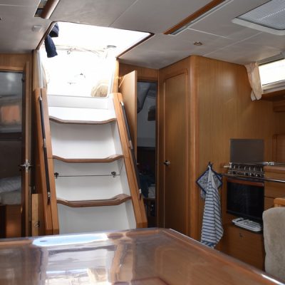 Jeanneau Sun Odyssey 49.1 intérieur arrière Empuriabrava