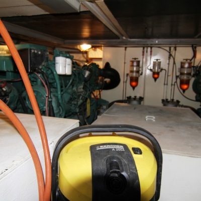 14 Neptunus 145 moteur