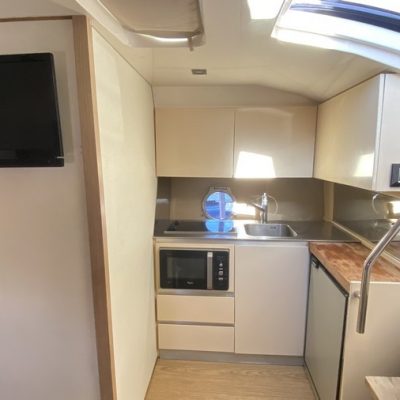 Sessa C 38 cuisine intérieure Empuriabrava