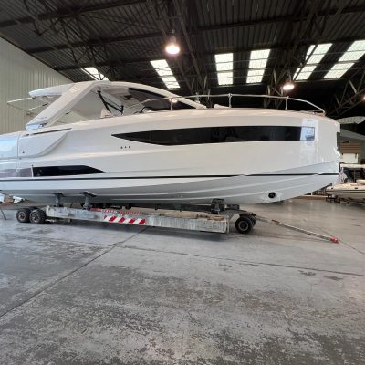 Jeanneau DB 37 vue à terre Empuriabrava