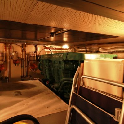 16 Neptunus 145 salle des moteurs