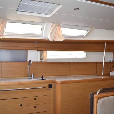 Jeanneau Sun Odyssey 49.1 cuisine2 Empuriabrava