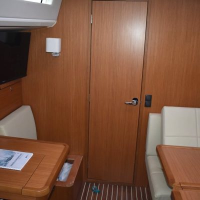 Bavaria vision 42 table à carte Empuriabrava