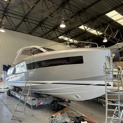 Jeanneau DB 37 vue avant covering Empuriabrava