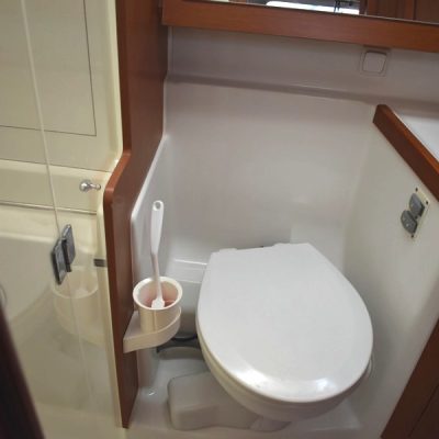 18 - OCENAIS 45 - BENETEAU - salle de bain empuriabrava