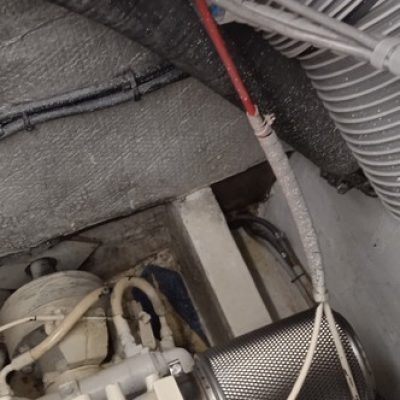 EUPHORIE 40 - JEANTOT - moteur tribord Empuriabrava