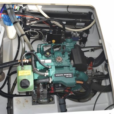 Fountaine Pajot isla 40 vue moteur tribord Fountaine Pajot isla 40 vue arrière babord Empuriabrava