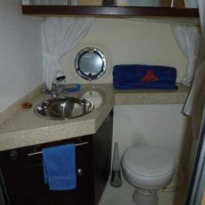 19 pelican 32 cranchi salle de bain Empuriabrava