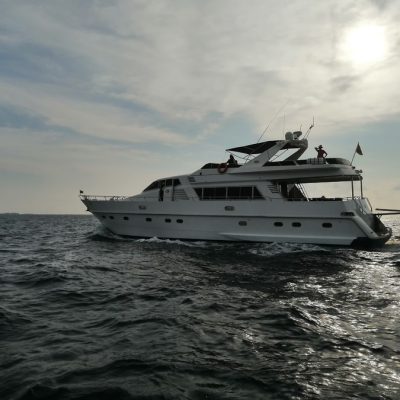 Kha Shing Monte Fino 75 vue au mouillage Empuriabrava