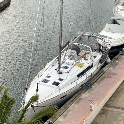 2 - OCEANIS 45 - BENETAU - vue exterieure - amarrage à quai - empuriabrava