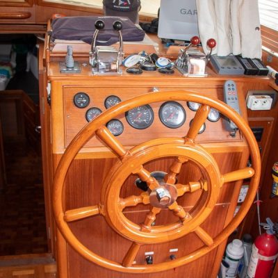 20 GRAND BANKS 42 PILOTAGE INTÉRIEUR