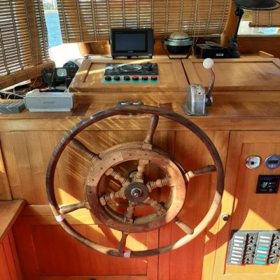 AMIRA - CURTIS LOOE - barre - instrument de navigation Empuriabrava