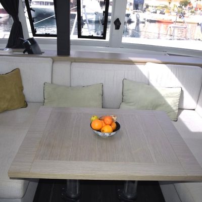 Fountaine Pajot isla 40 vue salon Fountaine Pajot isla 40 vue arrière babord Empuriabrava