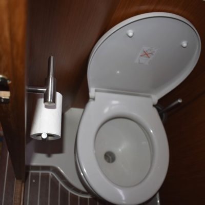 Bavaria vision 42 toilette Empuriabrava