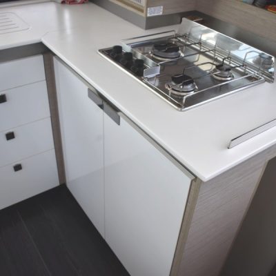 Fountaine Pajot isla 40 vue cuisne 2 Fountaine Pajot isla 40 vue arrière babord Empuriabrava