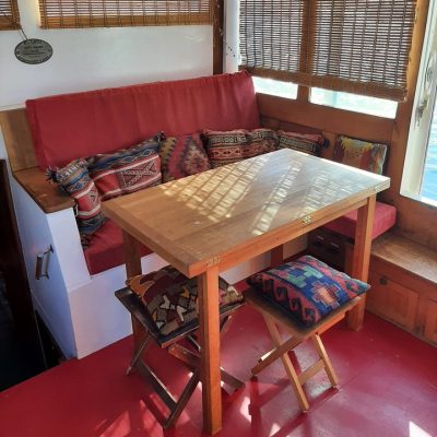 A - CURTIS LOOE - salon interieur Empuriabrava