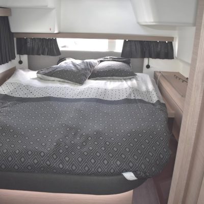 Fountaine Pajot isla 40 vue cuisne 2 Fountaine Pajot isla 40 vue arrière babord Empuriabrava