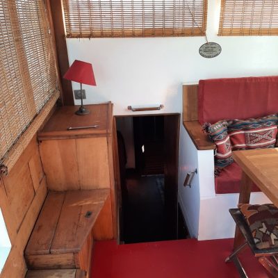 AMIRA - CURTIS LOOE - salon - descente cabine arriere Empuriabrava