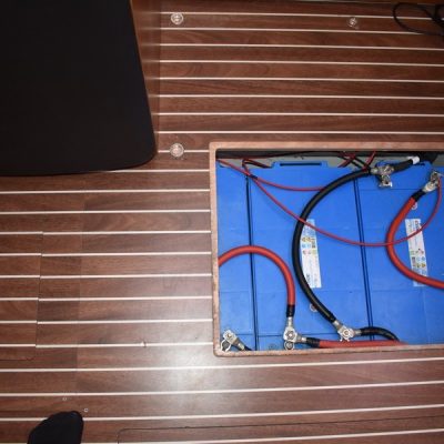 Bavaria vision 42 batteries Empuriabrava