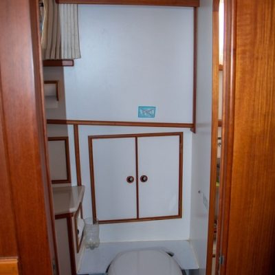 30 GRAND BANKS 42 TOILETTES