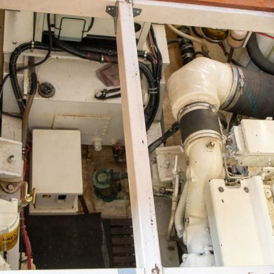 31 GRAND BANKS 42 VUE MOTEURS