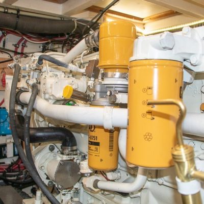 35 GRAND BANKS 42 VUE MOTEUR TRIBORD