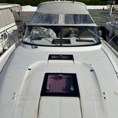 Bavaria 35 Sport pont avant Empuriabrava